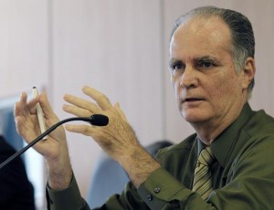 Vicente Aguirre.