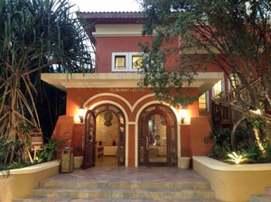 The entrance of the Royal Oasis in Petionville. (www.royaloasis.com)