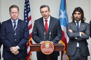 From left: Secretary of State David Bernier, Gov. García-Padilla and Javier Hidalgo offer details of Air Europa's incursion into the Puerto Rico market.