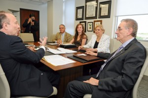 CUD and Ana G. Méndez officials sign the agreement that will result in a comprehensive study.