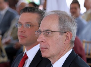 From left: Gov. Alejandro García Padilla and Serafín Ruiz, chief operating officer for Puma Energy International.