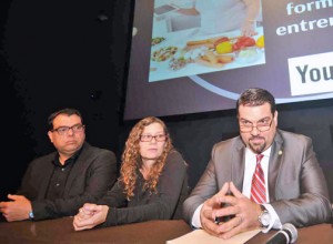 From left: Freddie Agrait, executive director of “TecnoAbuelos,” Miriam Cartagena, head of Citizen Affairs for the town of Caguas and Telecom Board President Javier Rúa-Jovet, offer details of the new initiative Monday.