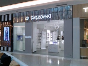 The newest Swarovski location joins a chain of some 2,500 stores worldwide and a list of upscale tenants already operating at The Mall of San Juan.