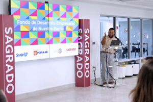 Edwin Figueroa-Narváez, director of the Nuestro Barrio program, speaks during the announcement of seed capital grants in Santurce.