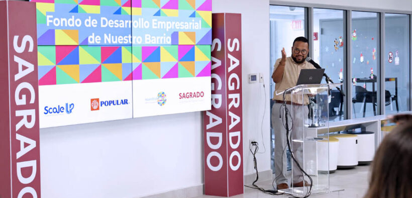 Edwin Figueroa-Narváez, director of the Nuestro Barrio program, speaks during the announcement of seed capital grants in Santurce.