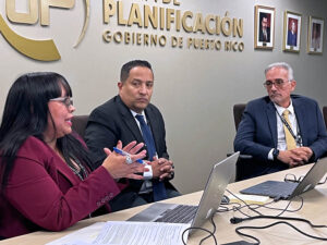 From left: Miriam García-Velázquez, director of the Planning Board’s Subprogram of Social Analysis, Models and Projections; Alejandro Díaz-Marrero, director of the Economic and Social Planning Program; and Héctor Morales-Martínez, president of the Puerto Rico Planning Board.