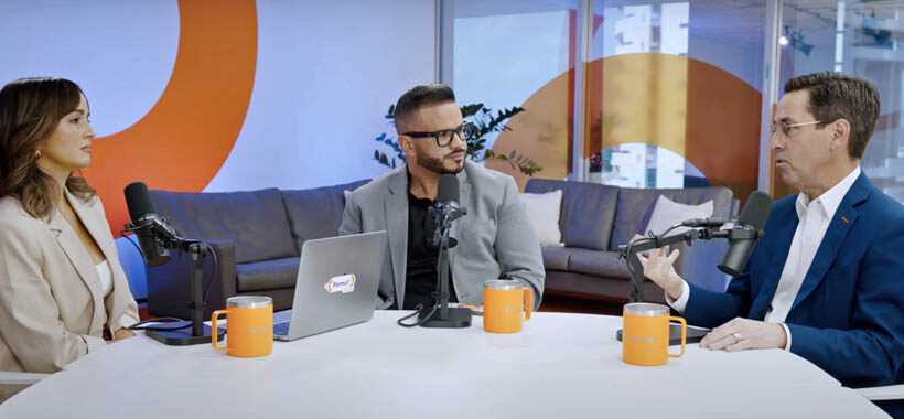 From left: Journalist Valeria Collazo-Cañizares, political analyst Jay Fonseca and Oriental President José Rafael Fernández during the first episode of the bank’s new podcast, “La Fórmula.”