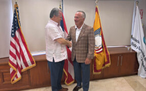 From left: United Retailers Association President Ramón Barquín and Puerto Rico Retailers Association President José González.