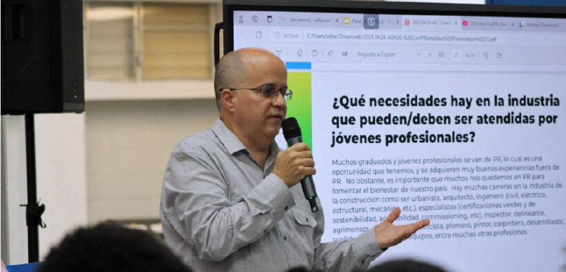 Antonio Gárate, president of Álvarez‐Díaz & Villalón and board member of the Puerto Rico Builders Association, speaks during the event.