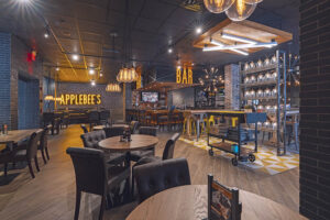 Located on the first level of Plaza Las Américas below the cinemas, the redesigned 5,835-square-foot Applebee’s can now accommodate 252 guests.