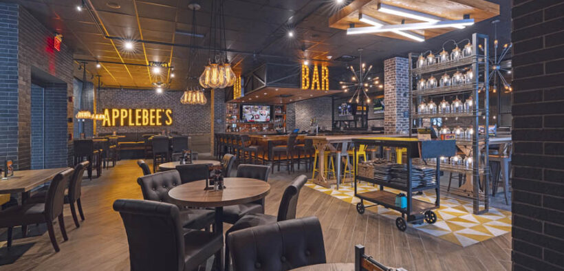 Located on the first level of Plaza Las Américas below the cinemas, the redesigned 5,835-square-foot Applebee’s can now accommodate 252 guests.