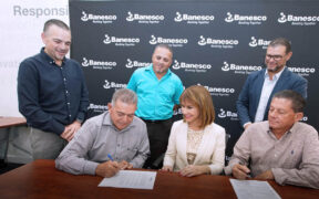 From left, standing: Juan Carlos Agosto, CEO of Store Management System LLC; Javier Agosto, owner of Oiremoc LLC; and Leonardo Maldonado, relationship manager at Banesco USA. Seated: Juan Agosto and Efigenio Rivera, co-owners of Store Management System; and Maritza Abadía, president of Banesco USA in Puerto Rico, during the closing of the $9 million loan for the Sierra Bayamón Econo supermarket renovation.