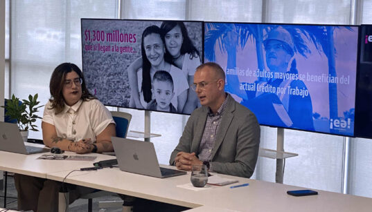 From left: Wilmarie de Jesús, policy analyst at Espacios Abiertos, and Daniel Santamaría-Ots, co-director of the nonprofit.