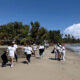 About 20 GM Sectec employees took part in the cleanup near the Herrera Bridge between Loíza and Río Grande.