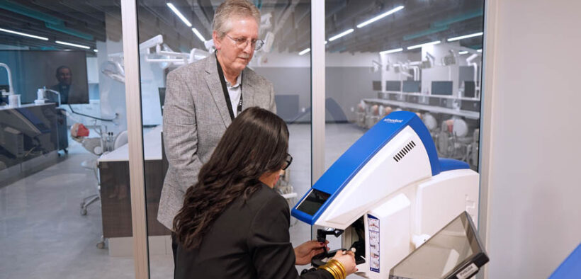 The Ponce Health Sciences University School of Dental Medicine has integrated Simodont, a virtual reality dental training system used in academic dental institutions worldwide, to strengthen student skills and improve clinical training.