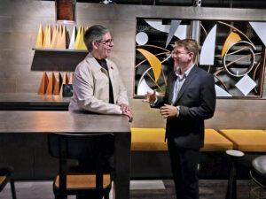 From left: Gilberto Guasp of Arco Publicidad and Jesús Cruz-Arce, CEO of ARC