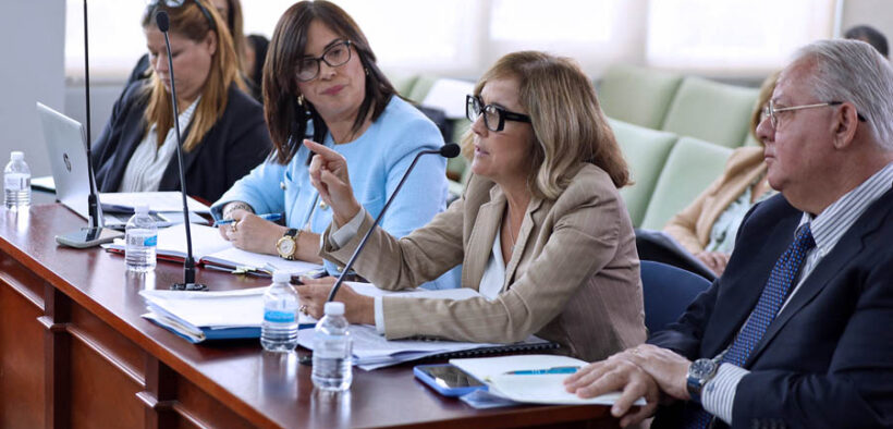 From left: Puerto Rico Economic Development Bank President Carmen A. Vega-Fournier and Zoimé Álvarez-Rubio, executive vice president of the Puerto Rico Bankers Association, testify on House Bill 701.