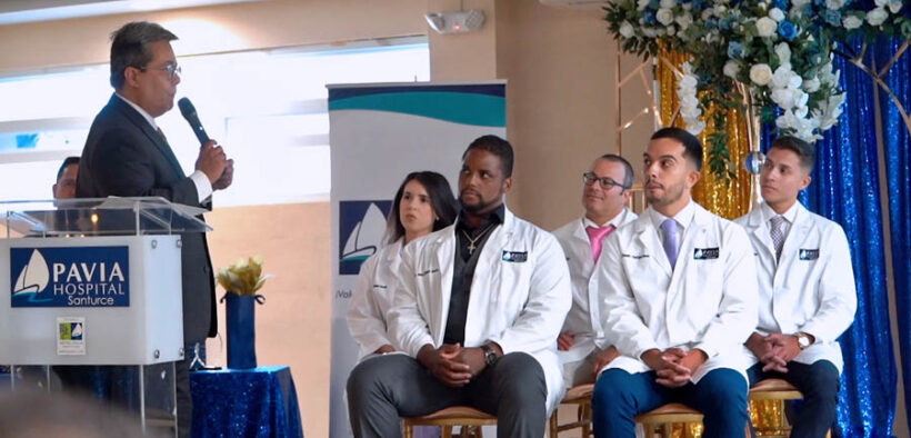 Humberto Pérez-Pola, executive director of Hospital Pavia Santurce addresses the group of graduating interns.