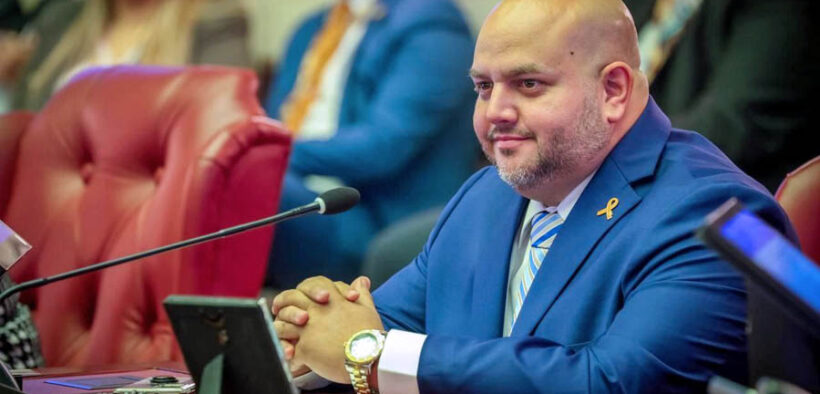Sen. Jeison Rosa-Ramos sponsored three measures approved by the Puerto Rico Senate to expand internet access in public housing and support the island’s agricultural sector.