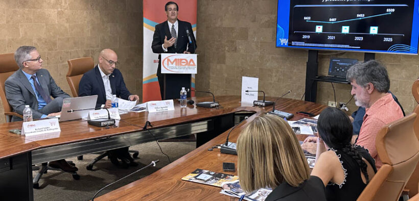 Executives from the Puerto Rico Chamber of Food Marketing, Industry and Distribution (MIDA, in Spanish) present findings from the 2025 Consumer X-ray study.
