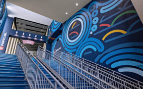 Banco Popular’s mural at the Coliseo de Puerto Rico complements the bank’s brand modernization launched in 2024, officials said.