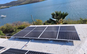 The monthly average of solar installations stands at 4,289, while complaints filed with the Department of Consumer Affairs (DACO, in Spanish) average 44 per month.