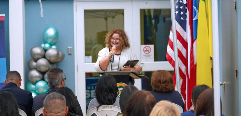 Aida Martínez, regional director of the Puerto Rico Small Business & Technology Development Center, during the inauguration of the new satellite office in Vega Baja.