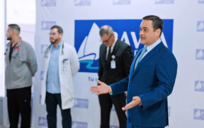 Alberto Torres-Hernández, program director at Hospital Pavia Arecibo, speaks during the presentation of the hospital’s inaugural class of internal medicine residents.