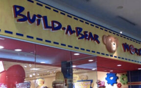 Build‑A‑Bear’s former location at Plaza Las Américas, which closed in 2020 after more than a decade of operations.