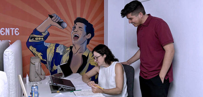 From left, Maricarmen Conaway of MC Estudio and Jean Marcel, founder of Emprendimiento101, at the new coworking space in San Juan.