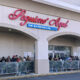 “Seguimo’ aquí: The Experience” operates Tuesday to Sunday, from 11 a.m. to 8 p.m., and is located between LongHorn Steakhouse and the Cheesecake Factory. (Credit: José Maldonado/Ey Boricua)
