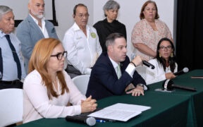 From left (seated): Irma Colón, president of the Puerto Rico Realtors Association; Carlos Fournier, president of the Association of Engineers and Surveyors of Puerto Rico; and Olga E. Angueira, president of the Association of Architects and Landscape Architects of Puerto Rico.