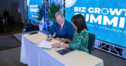 United Retailers Association President Ramón C. Barquín III and Puerto Rico Economic Development Bank President Carmen A. Vega-Fournier sign a memorandum of understanding during the association’s annual convention in Ponce.