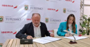 Willianette Robles, head of the Puerto Rico Tourism Office, and Víctor Moneo of Iberia sign the new agreement.