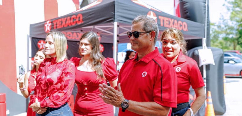 Entrepreneur José Vázquez is recognized during the celebration of his 15th year operating a Texaco-branded station in Humacao.