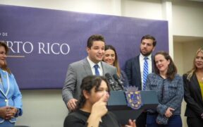 Puerto Rico Gov. Jenniffer González, left, and Felipe do Carmo, head of public sector for Central America and the Caribbean at Amazon Web Services, announce the free tech training agreement during a press conference at La Fortaleza.