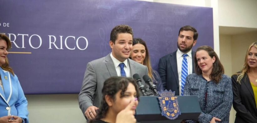 Puerto Rico Gov. Jenniffer González, left, and Felipe do Carmo, head of public sector for Central America and the Caribbean at Amazon Web Services, announce the free tech training agreement during a press conference at La Fortaleza.