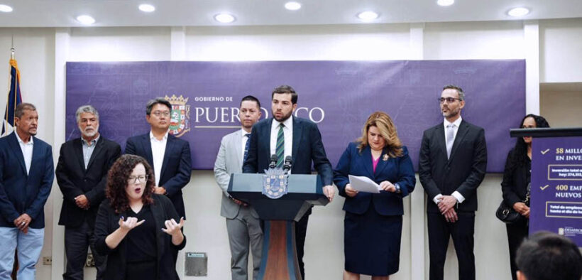 Puerto Rico’s Economic Development and Commerce Department secretary, Sebastián Negrón-Reichard, at lectern, announces Bethel Protective Systems’ $8 million investment in Barceloneta, Puerto Rico, as Gov. Jenniffer González, on his right, looks on.