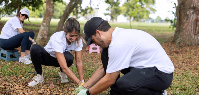 Employees worked with Caras con Causa in Cataño and at Hacienda La Esperanza, a Para la Naturaleza site in Manatí.