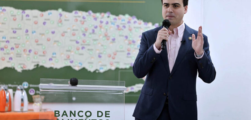 Puerto Rico Resident Commissioner Pablo José Hernández speaks at the Puerto Rico Food Bank in Carolina during a roundtable discussion on the proposed transition from the Nutrition Assistance Program to the federal Supplemental Nutrition Assistance Program.