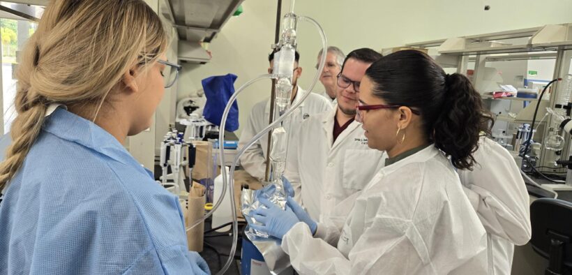 Ponce Health Sciences University dental students work with sargassum extracts as part of a project to develop seaweed-based toothpaste.