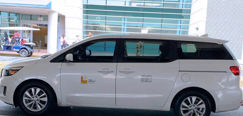 A taxi waits for passengers at Luis Muñoz Marín International Airport. (Credit: Taxi in Puerto Rico’s Facebook page)