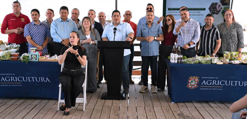 Puerto Rico Agriculture Secretary Josué Rivera, center, announces the incentives awarded.