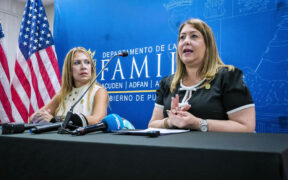 From left: Family Department Secretary Suzanne Roig-Fuertes and Labor Secretary María del Pilar Vélez-Casanova outline the government’s assistance plan for displaced federal workers in Puerto Rico.