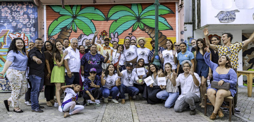 Artists gather for the launch of Maniobra 3.0 at Urbe Apie in Caguas, where the Centro de Economía Creativa and the Mellon Foundation announced a $10 million expansion of the cultural employment program.