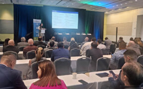 Chantal Benet, of Inteligencia Económica, presents the findings of the 2025 telecommunications industry impact report commissioned by the Puerto Rican Telecommunications Alliance.