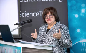 Lucy Crespo, CEO of the Puerto Rico Science, Technology and Research Trust, received the “Faces of Bioscience” award during Induniv’s 40th anniversary celebration in San Juan.