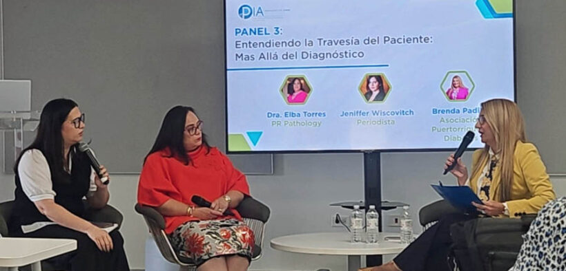 From left: Jennifer Wiscovitch of “Es Mental,” Elba Torres of Puerto Rico Pathology, and Brenda Padilla, executive director of the Puerto Rican Diabetes Association, speak during a forum on health reporting and public information access at Universidad del Sagrado Corazón (Sacred Heart University) in San Juan.