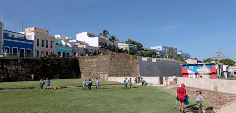Toyota employees and community volunteers joined National Public Lands Day activities in Old San Juan, clearing and cleaning public areas.