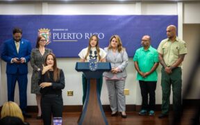 Puerto Rico Tourism Co. Executive Director Willianette Robles speaks at La Fortaleza as Gov. Jenniffer González stands to her right, alongside Río Grande Mayor Ángel González and El Yunque Forest Supervisor Kenaan Adams, during the announcement of efforts to reopen key attractions amid the federal shutdown.